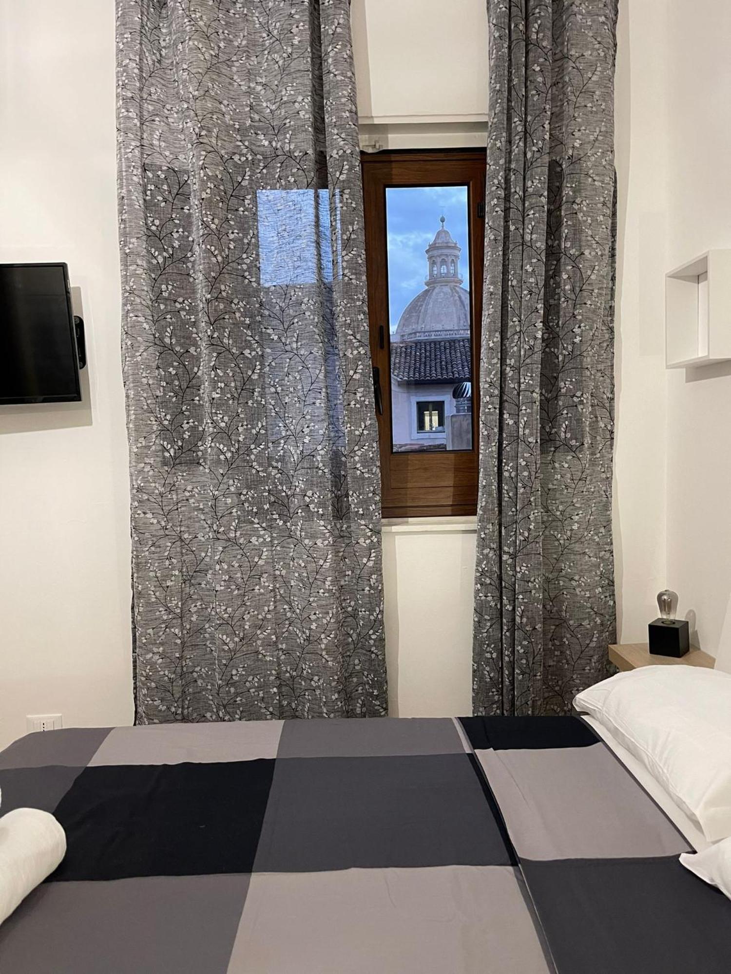 Sottinsu Appartamenti Catania Bagian luar foto